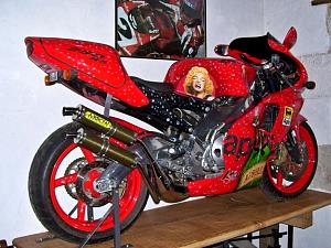 ApriliaRight2.JPG